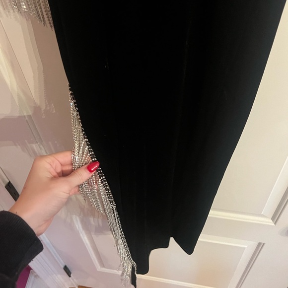 City Vibe: Scoop Neck Long Black Velvet Evening Gown with Rhinestone Fringe - Picture 11 of 13